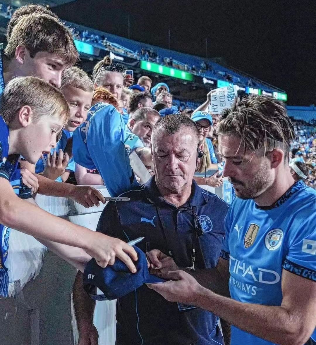 爱游戏官网首页 -关于转会期突围战来临；曼城围绕国王杯刷新队史纪录；话题不断；阵容厚度经受考验的信息